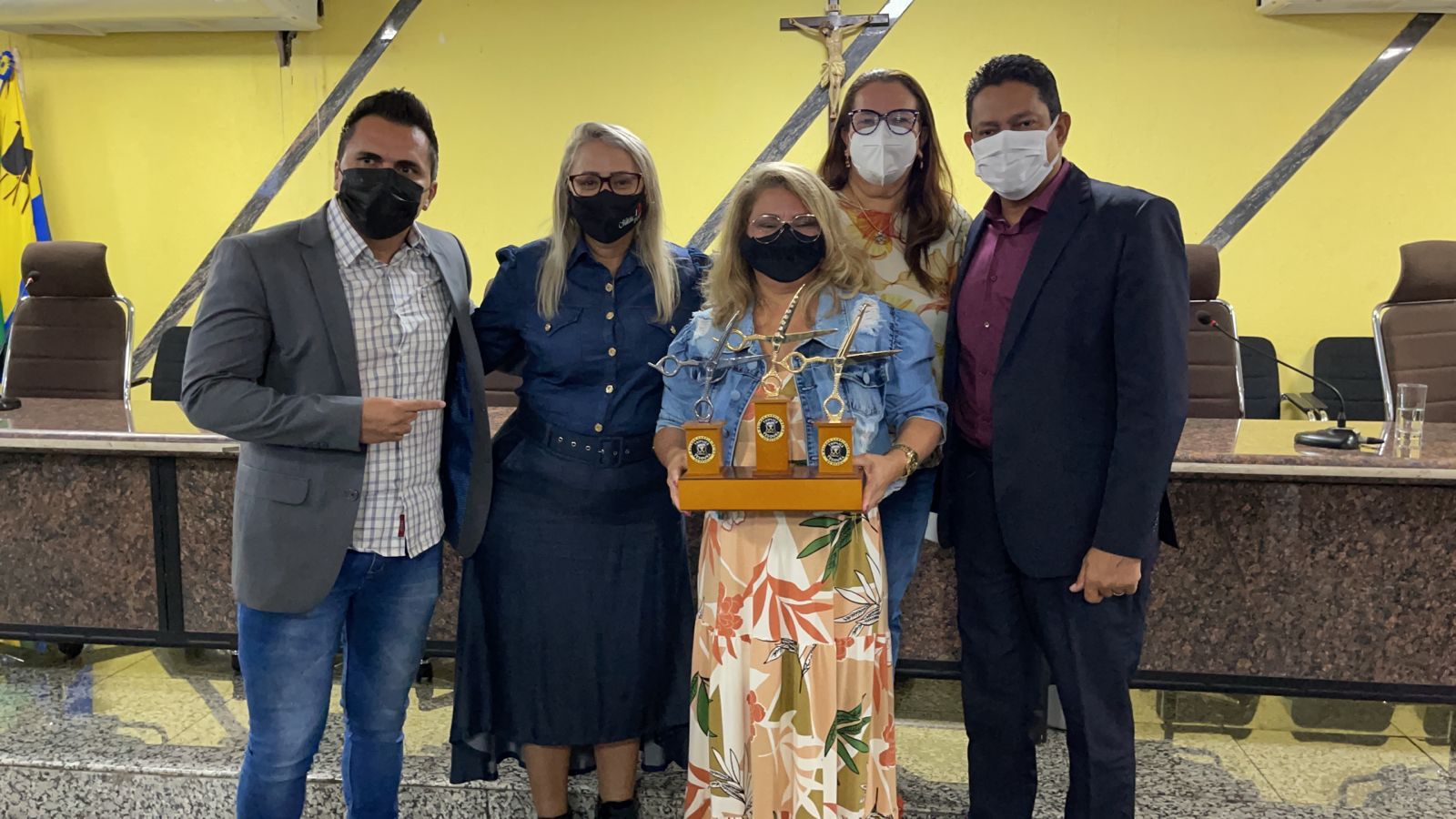 Vereadora Márcia Socorristas Animais participa de entrega de Moção de Aplauso para os cabeleireiros e barbeiros - News Rondônia