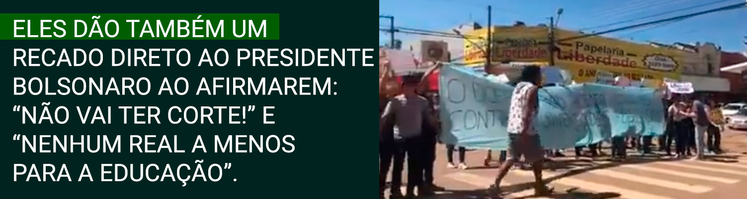 ALUNOS DA UNIR FECHAM, EM PROTESTO CONTRA CORTES NA EDUCAÇÃO, A AVENIDA 7 DE SETEMBRO - News Rondônia