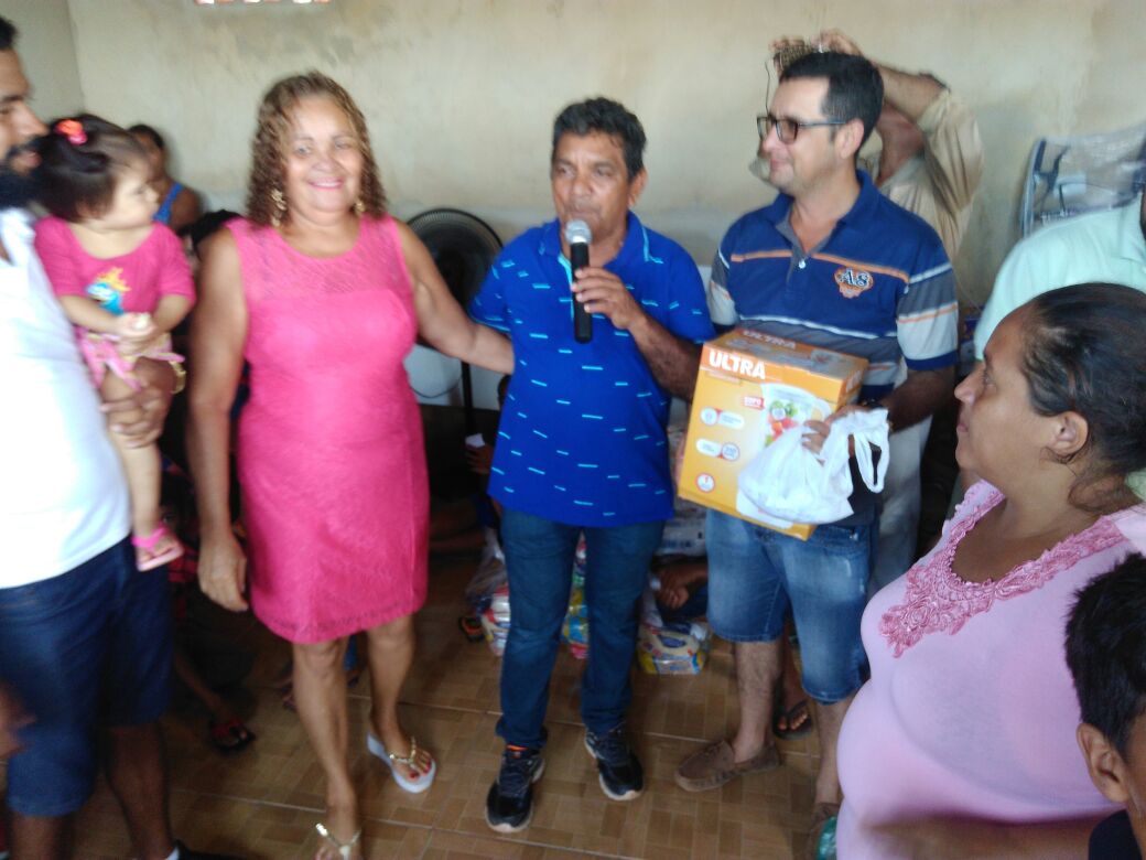 VEREADOR ZEQUINHA ARAÚJO PROMOVE DIA DAS MÃES SOLIDÁRIO NAS COMUNIDADES CARENTES DE PORTO VELHO - News Rondônia