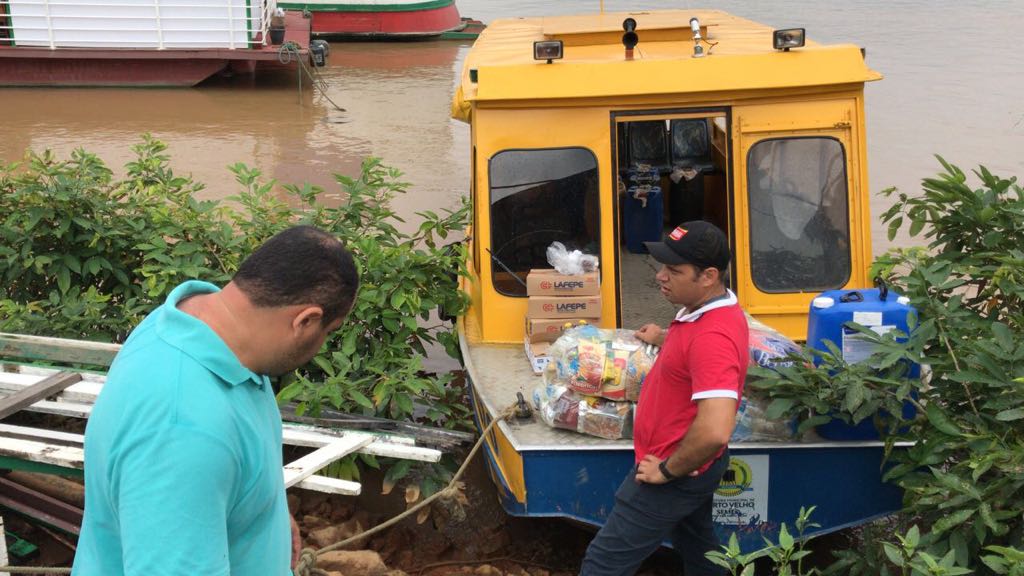 EQUIPE DA DEFESA CIVIL ATENDE FAMÍLIAS ATINGIDAS PELA CHEIA EM NAZARÉ - News Rondônia