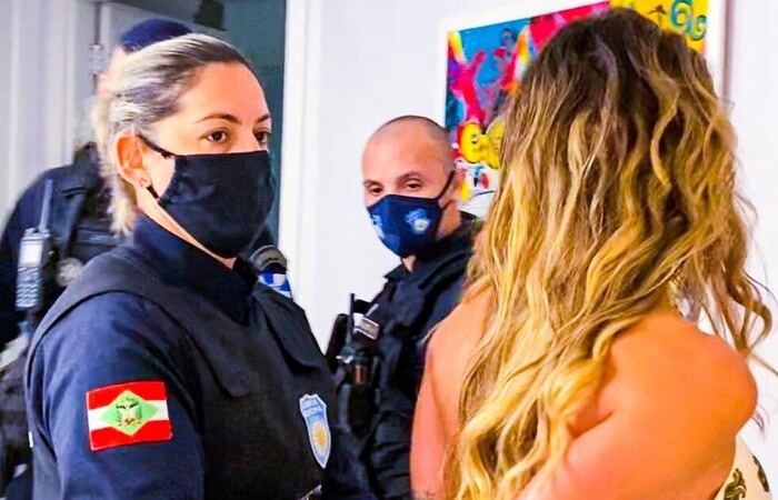 Bailarina do Faustão é presa após realizar festa clandestina em Balneário Camboriú - News Rondônia