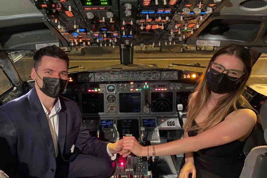 Passageiro pede namorada em casamento em pleno voo - News Rondônia