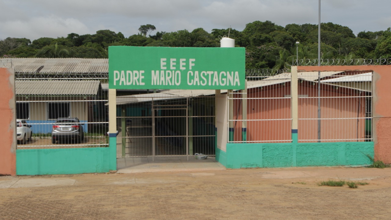 Deputado Anderson vistoria obra de construção de refeitório na Escola Estadual Padre Mário Castagna - News Rondônia