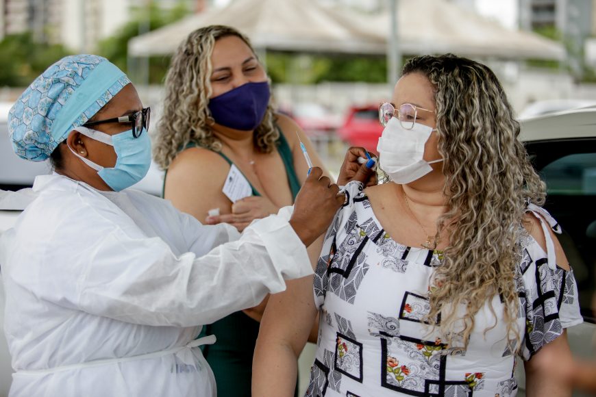 Governo de Rondônia realiza 'SOS Vacinação' em Porto Velho; imunização contra a covid-19 alcançou 805 profissionais da educação - News Rondônia
