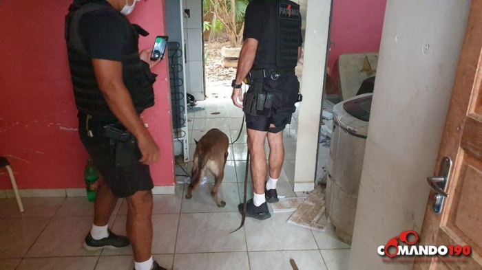 POLÍCIA MILITAR FECHA MAIS UMA BOCA DE FUMO E APREENDE MAIS DE 2 QUILOS DE DROGAS, EM JI-PARANÁ - News Rondônia