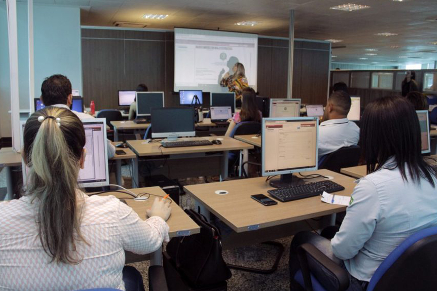 Escola de Governo capacita quase 7 mil servidores estaduais neste ano - News Rondônia