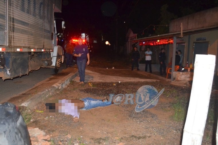 BORDEL: APÓS DESENTENDIMENTO HOMEM É ASSASSINADO COM DISPARO DE ARMA DE FOGO - News Rondônia