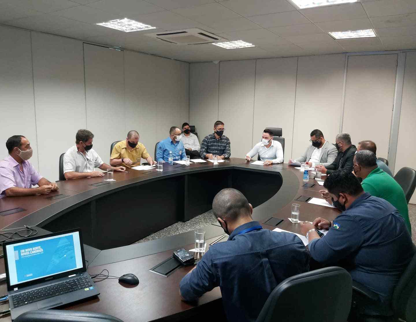 Deputado Anderson e representantes da federação e associações de taxistas participam de reunião na Casa Civil para discutir possíveis alterações na resolução que prejudica categoria - News Rondônia
