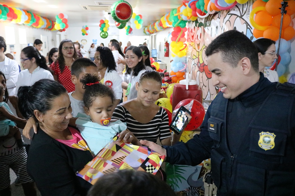 COSME E DAMIÃO COMEMORA DIA DAS CRIANÇAS COM FESTA E DISTRIBUIÇÃO DE BRINQUEDOS AOS PACIENTES - News Rondônia