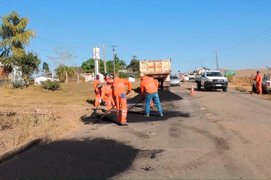 DER inicia serviço de manutenção da RO-481 de Nova Brasilândia dOeste a São Miguel do Guaporé - News Rondônia