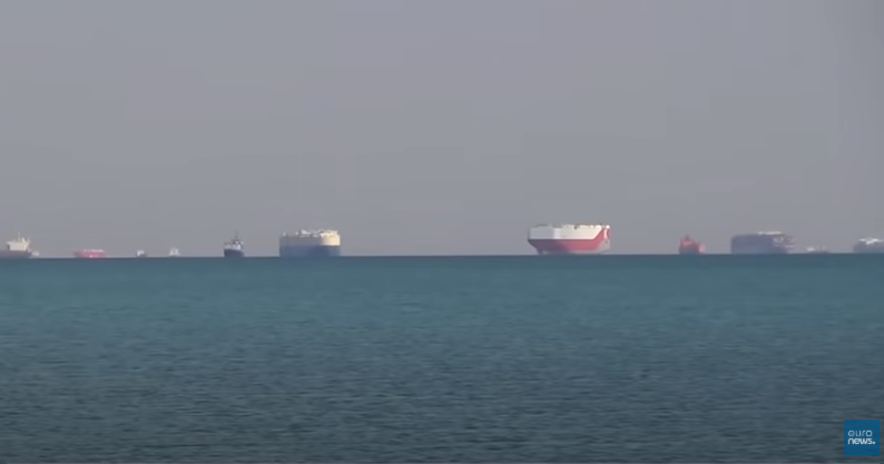 Combustível caro e filas em postos; veja o que poderia ocorrer se o super cargueiro não fosse retirado do Canal de Suez - News Rondônia