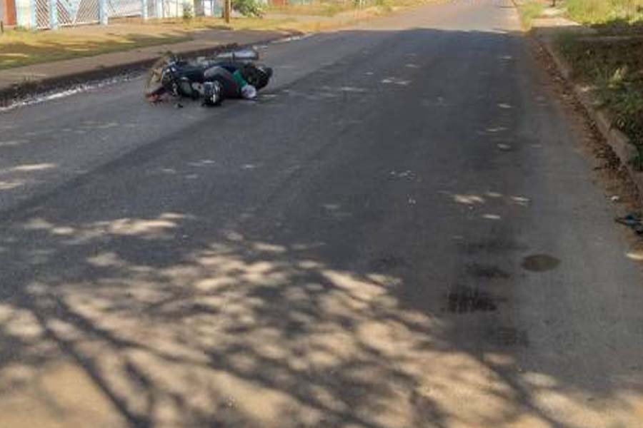 Cachorro provoca acidente envolvendo duas motos e expõe entregador inabilitado trabalhando com veículo irregular - News Rondônia