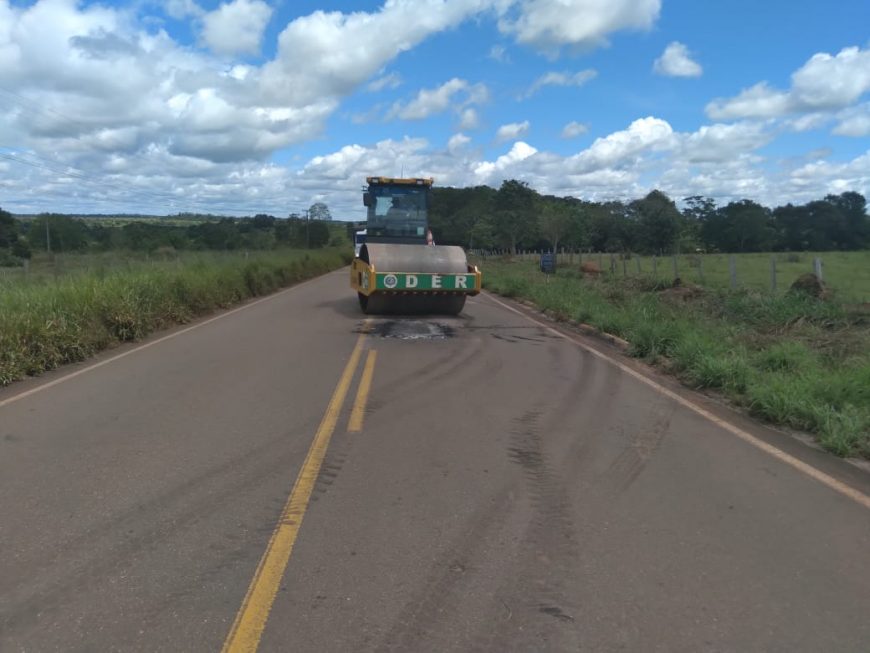 DER executa recuperação e manutenção de 40 quilômetros da RO-010 ; trecho liga distrito de Nova Estrela a Pimenta Bueno - News Rondônia