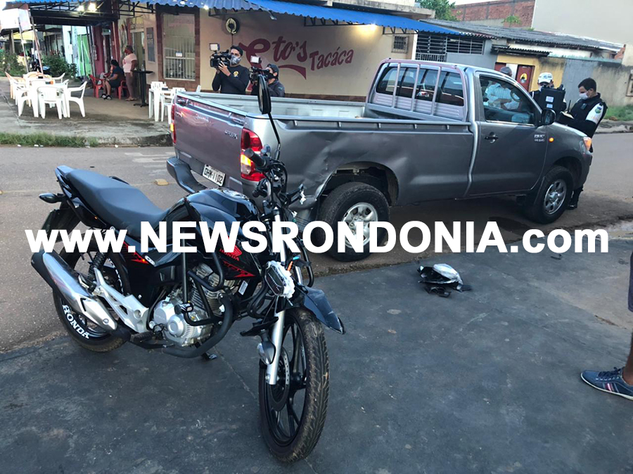 Dois jovens ocupando moto fica feridos após colidir na lateral de caminhonete que avançou preferencial - News Rondônia