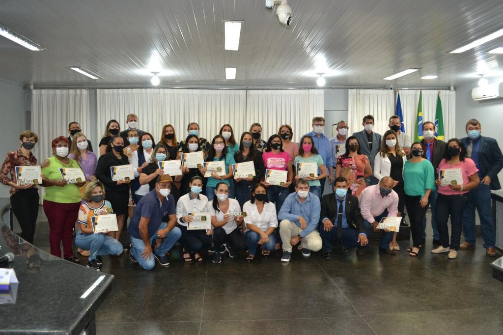 Professores do município de Rolim de Moura são homenageados com Moção de Honra e Reconhecimento - News Rondônia
