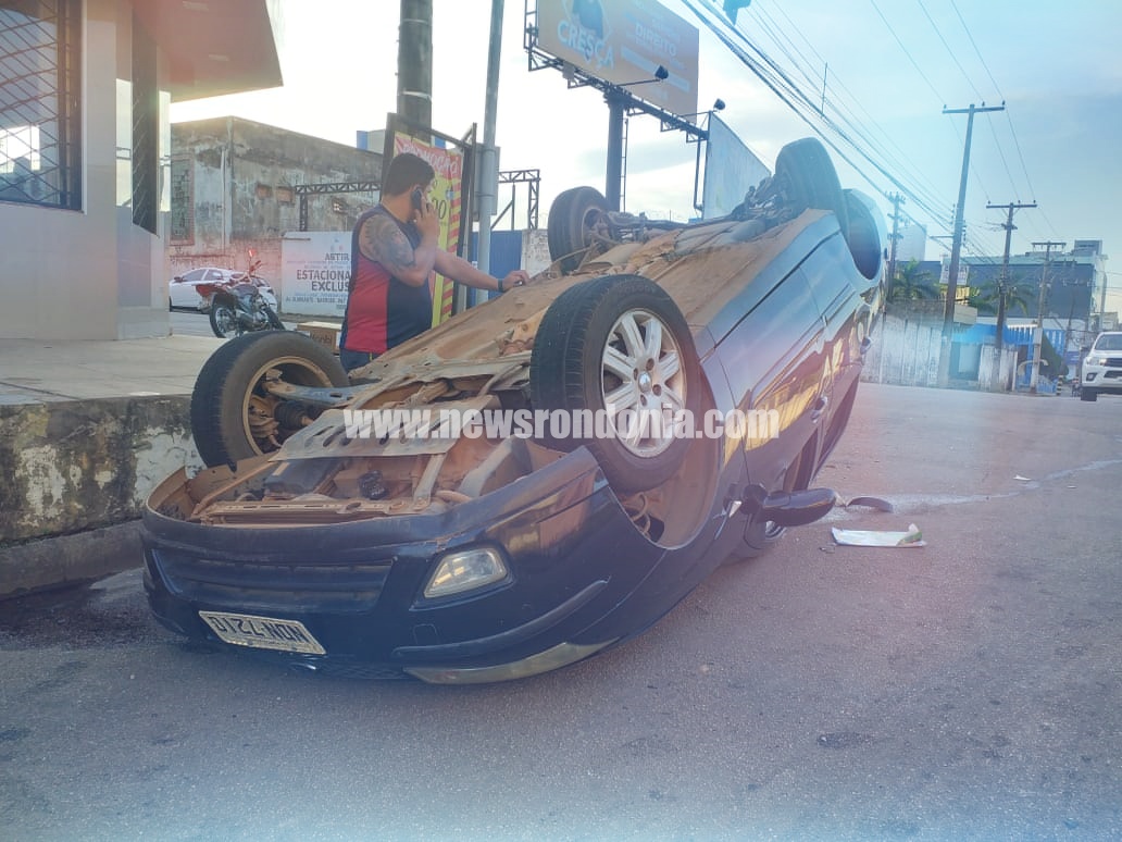 Grave colisão entre carros em cruzamento deixa um capotado com motorista lesionado - News Rondônia