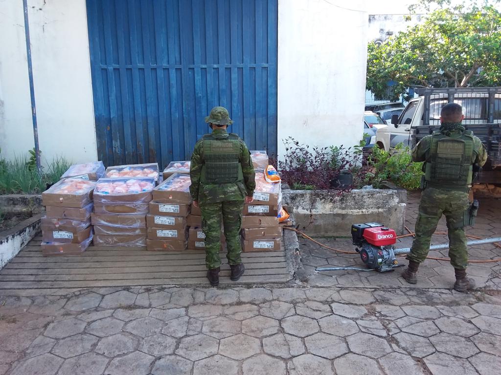 BPFRON: Polícia apreende caixas de frango que estavam sendo transportadas para a Bolívia - News Rondônia