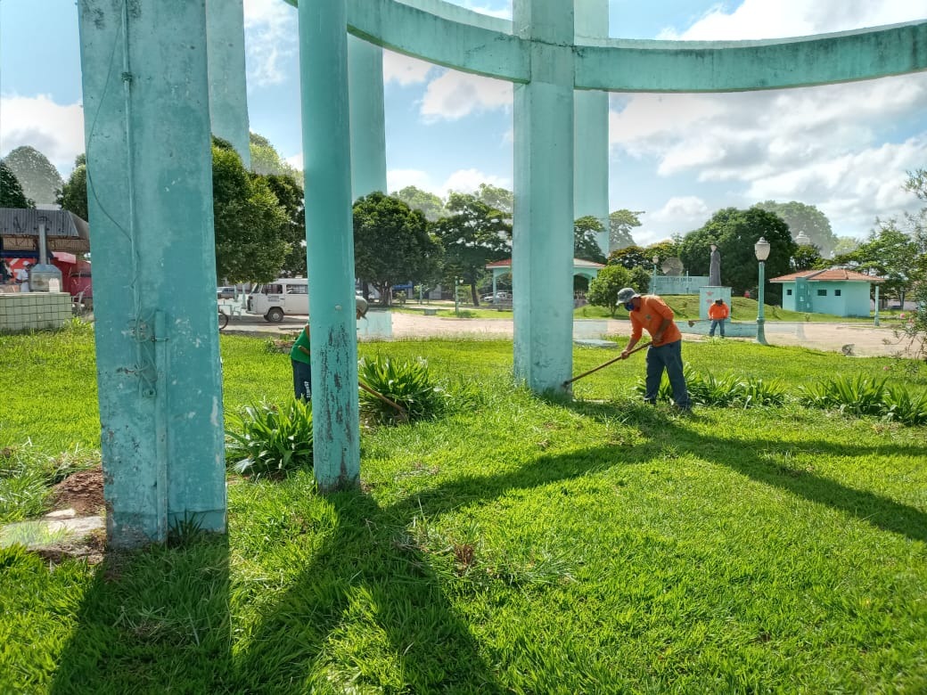 Vilhena: Limpeza de praças, canteiros e áreas públicas pela Prefeitura é intensificada no período chuvoso - News Rondônia