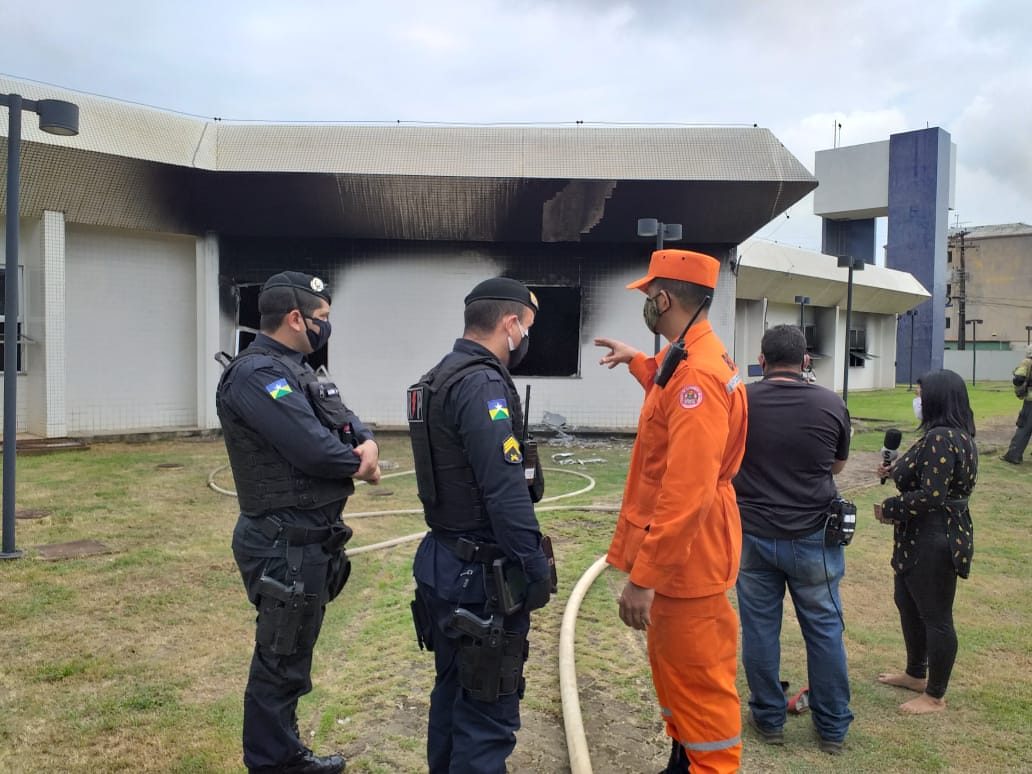 Prédio do INSS em Porto Velho é tomando pelo fogo após explosão - News Rondônia