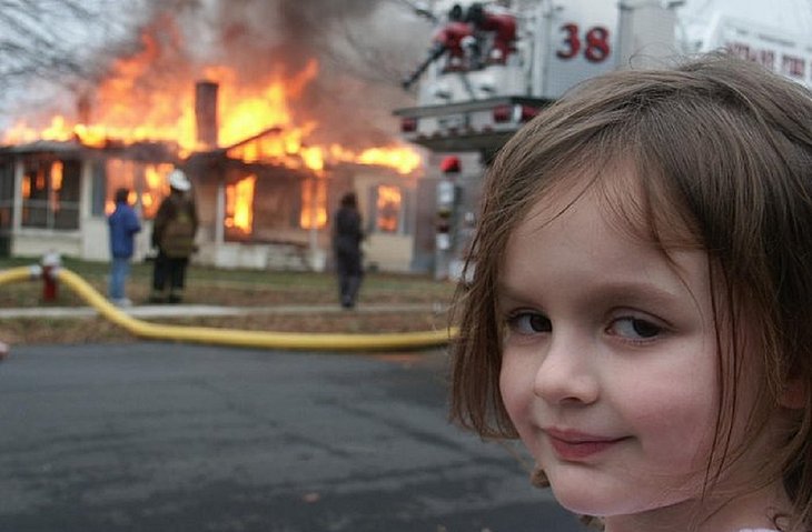 Meme de garota em frente a um incêndio é vendido por US$ 473 mil - News Rondônia