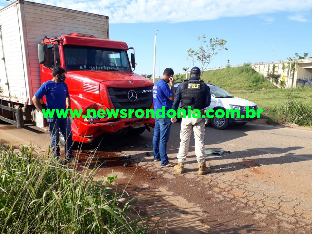 VEJA VÍDEO - Carro é esmagado por carreta e caminhão baú, em Porto Velho - News Rondônia