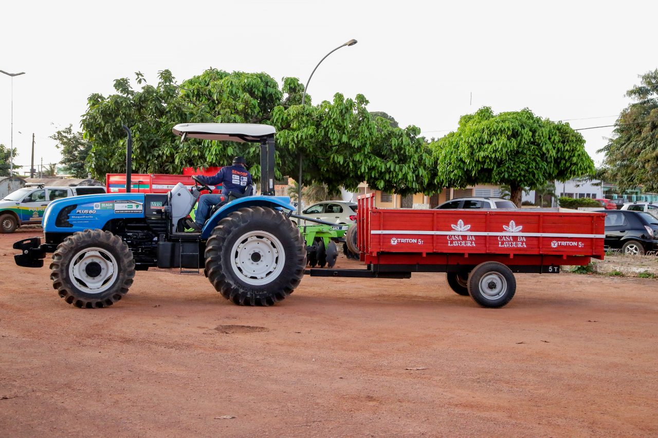 Maquinários entregues pelo Estado irão impulsionar as atividades da agricultura familiar em Guajará-Mirim - News Rondônia