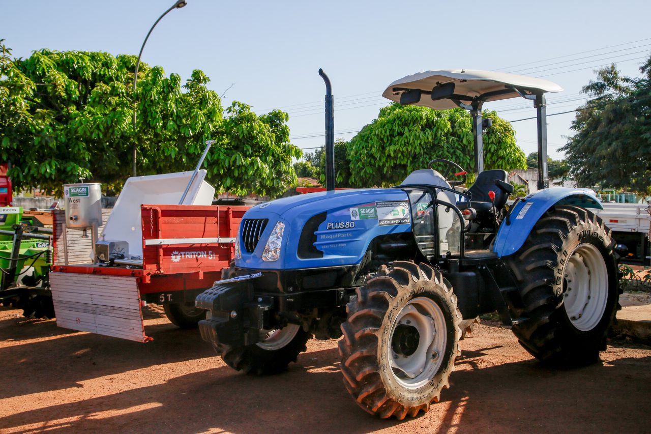 Maquinários entregues pelo Estado irão impulsionar as atividades da agricultura familiar em Guajará-Mirim - News Rondônia