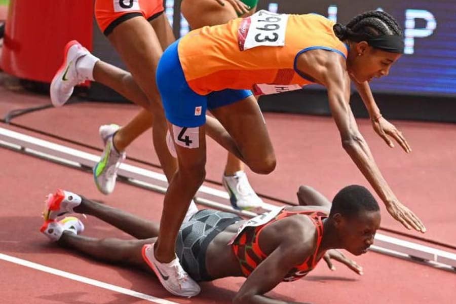 Atleta cai, levanta, sacode a poeira e vence corrida nas Olimpíadas - News Rondônia