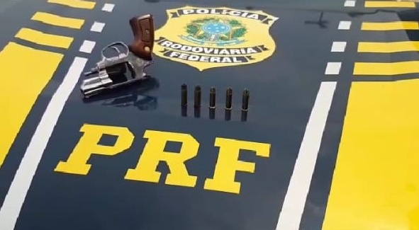 PRF apreende arma de fogo na BR-364 - News Rondônia