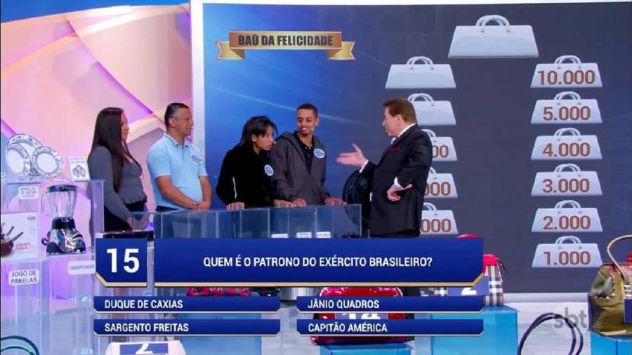 MENINA PERDE A PACIÊNCIA COM SILVIO SANTOS, DISTRIBUI PATADAS NO APRESENTADOR E VIRALIZA - News Rondônia