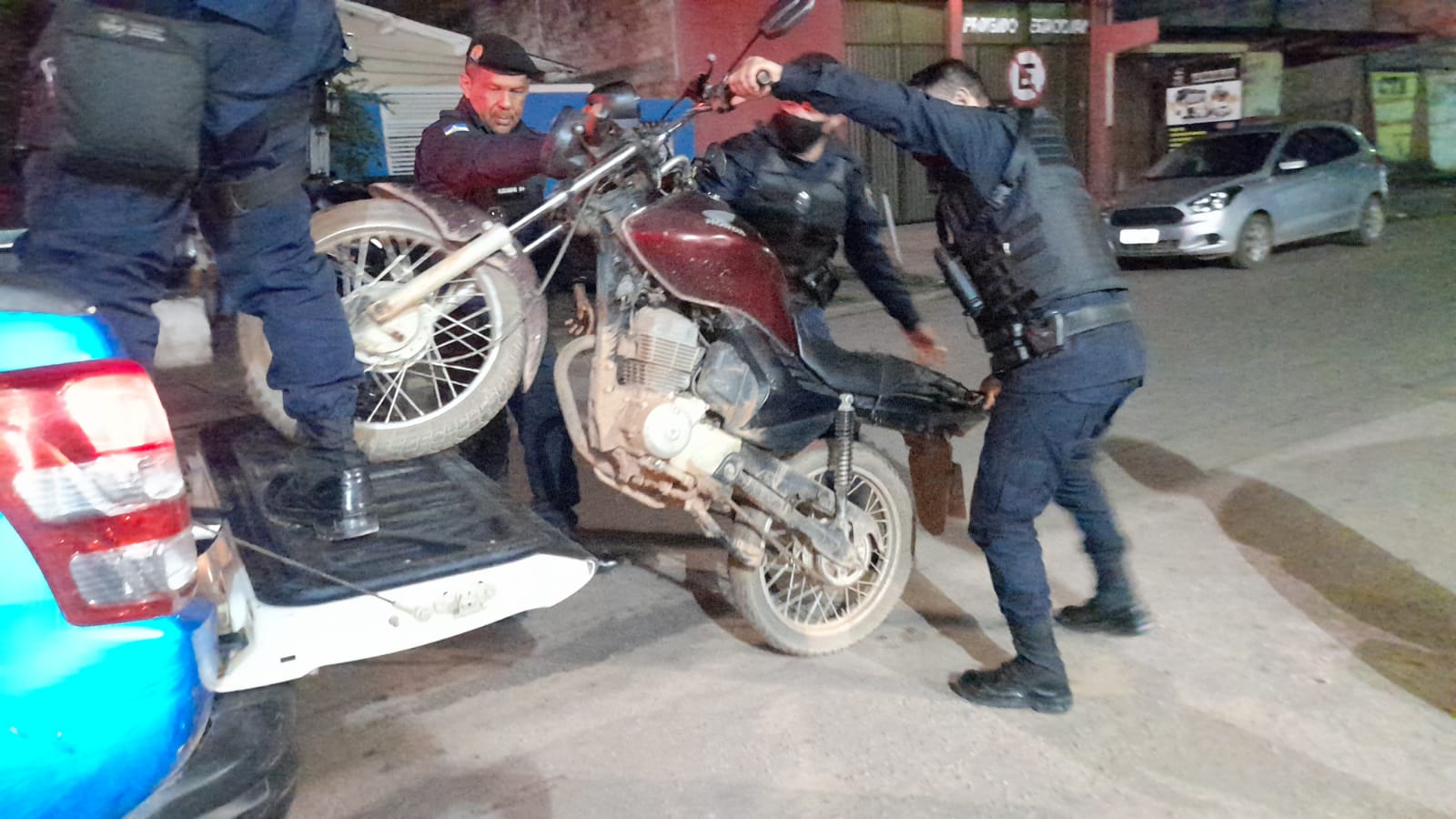DESMANCHE - Polícia recebe denúncia e prende mulher com duas motos roubadas - News Rondônia