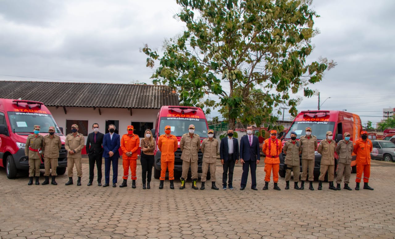 Deputado Alex Silva entrega mais duas unidades de resgate para o corpo de bombeiros de Rondônia - News Rondônia