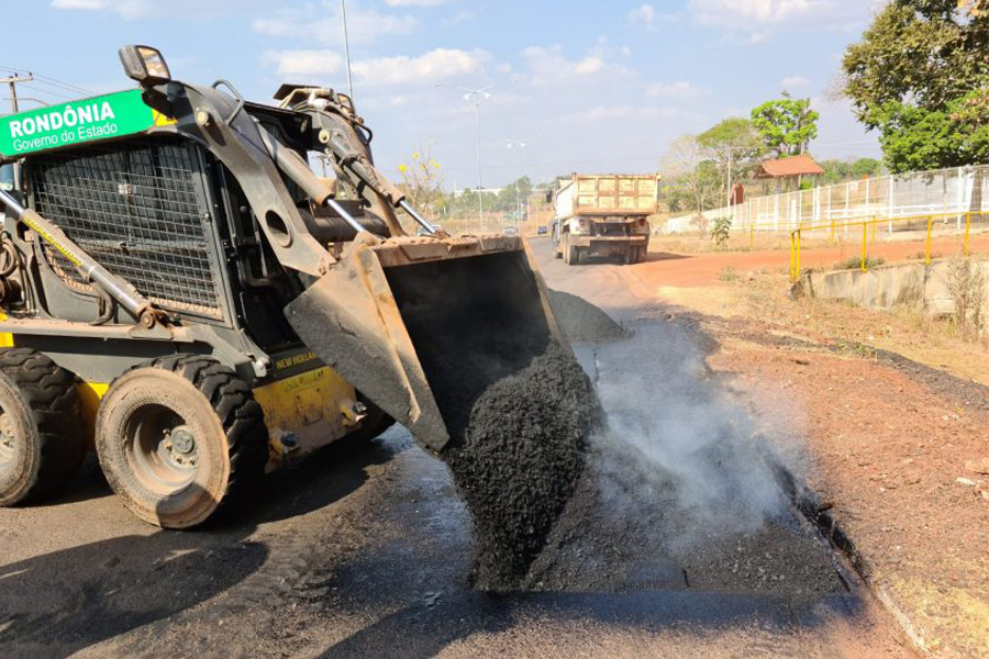 DER inicia operação tapa-buracos nos 25 quilômetros da Rodovia 010, que interliga Rolim de Moura ao distrito de Nova Estrela - News Rondônia