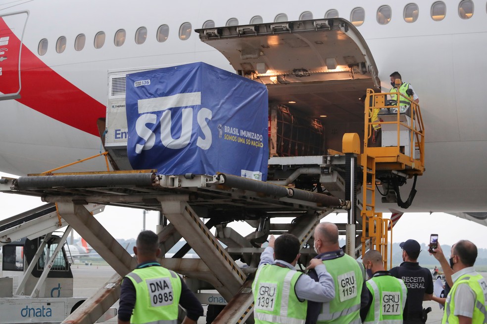 CARGA: Avião com dois milhões de doses da vacina de Oxford importadas da Índia chega a SP - News Rondônia