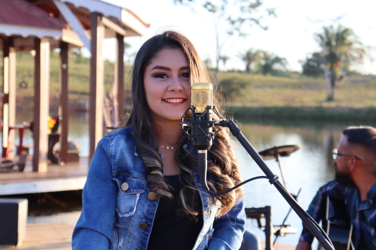 Cantora Wall Baesse realiza sonho de lançar clipe com música autoral - News Rondônia