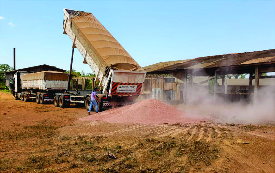 Produtores rurais de Nova Mamoré são beneficiados com a entrega de mais de mil toneladas de calcário - News Rondônia