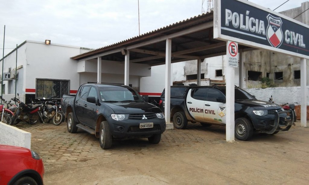 CASAL É RENDIDO POR ASSALTANTES E TEM CAMINHONETE ROUBADA NA ZONA RURAL DE BURITIS - News Rondônia