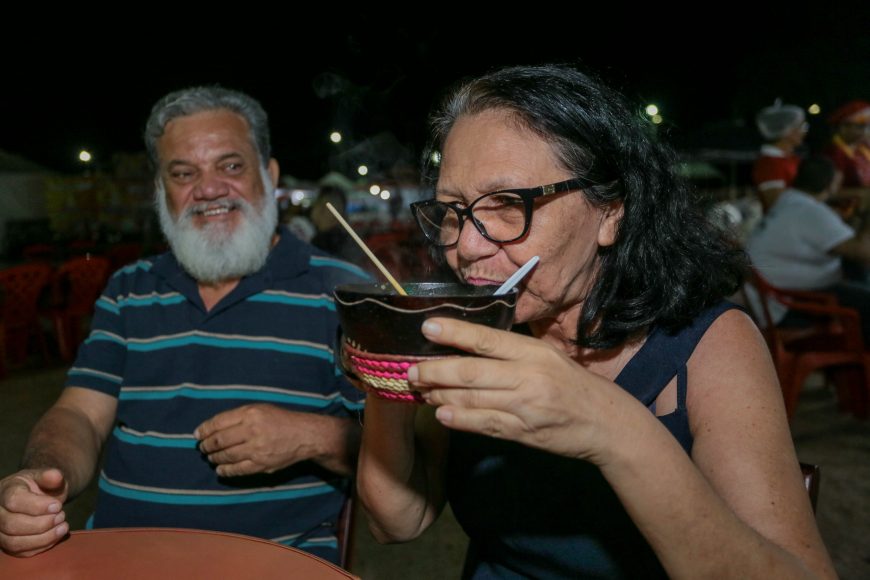 CHURRASCO E COMIDAS TÍPICAS DA REGIÃO ATRAÍRAM O PÚBLICO NA TERCEIRA NOITE DE FESTA DA EXPOPORTO - News Rondônia