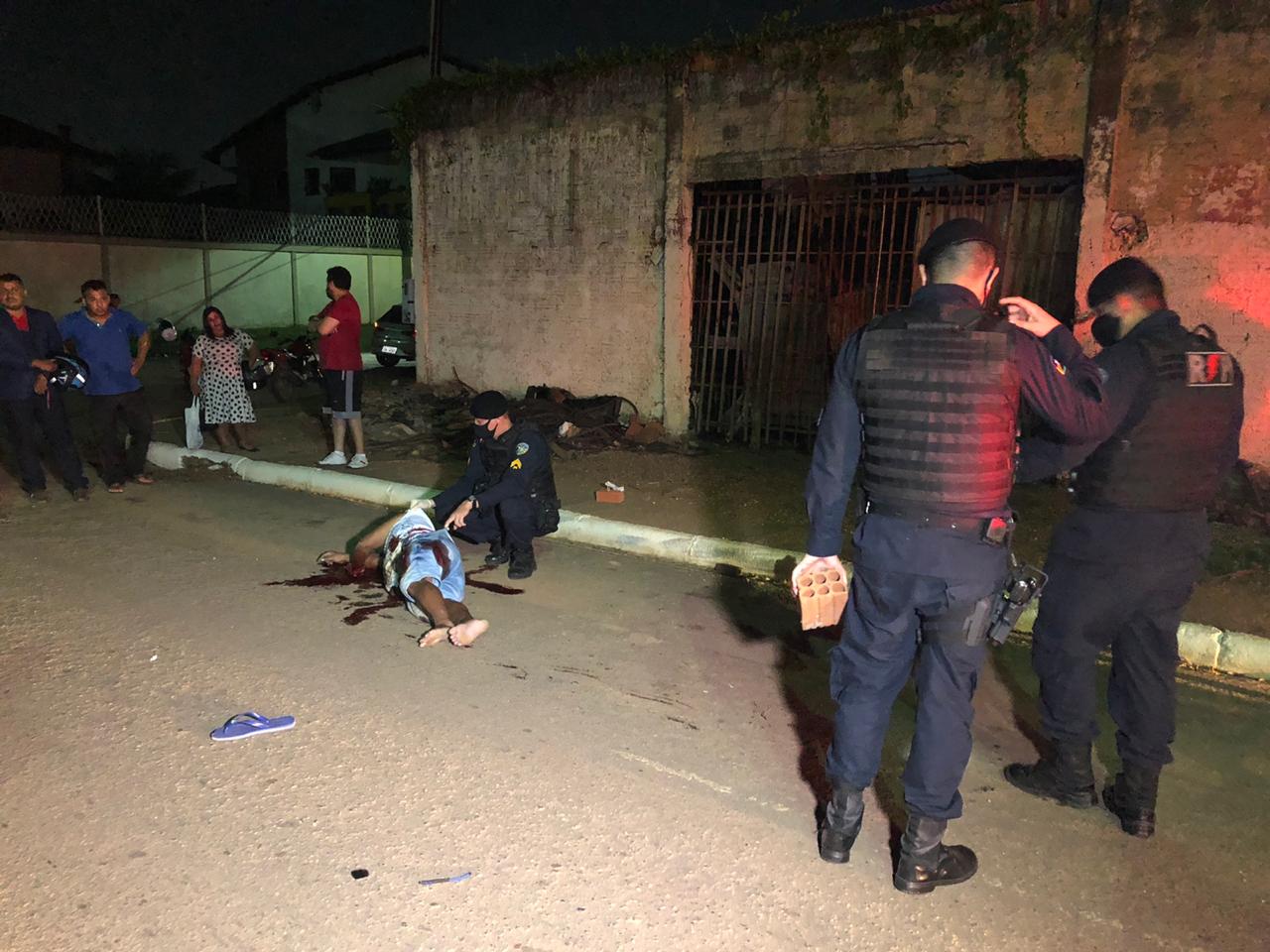 CRIVADO DE BALA: Homem é executado em frente de motel em Porto Velho - News Rondônia