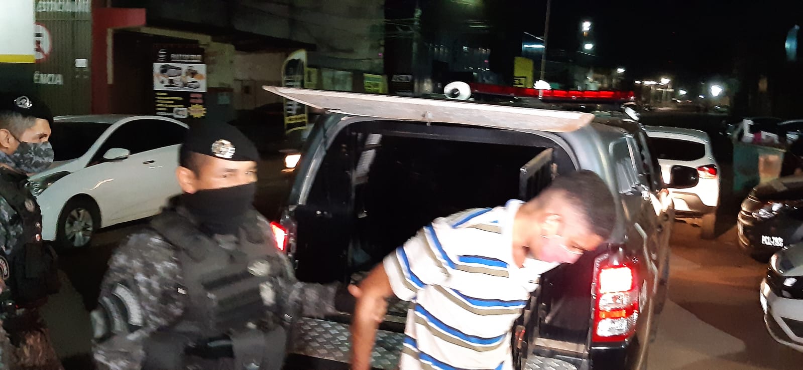 COVARDIA: Criminoso é detido por populares após empurrar vítima cadeirante durante roubo - News Rondônia