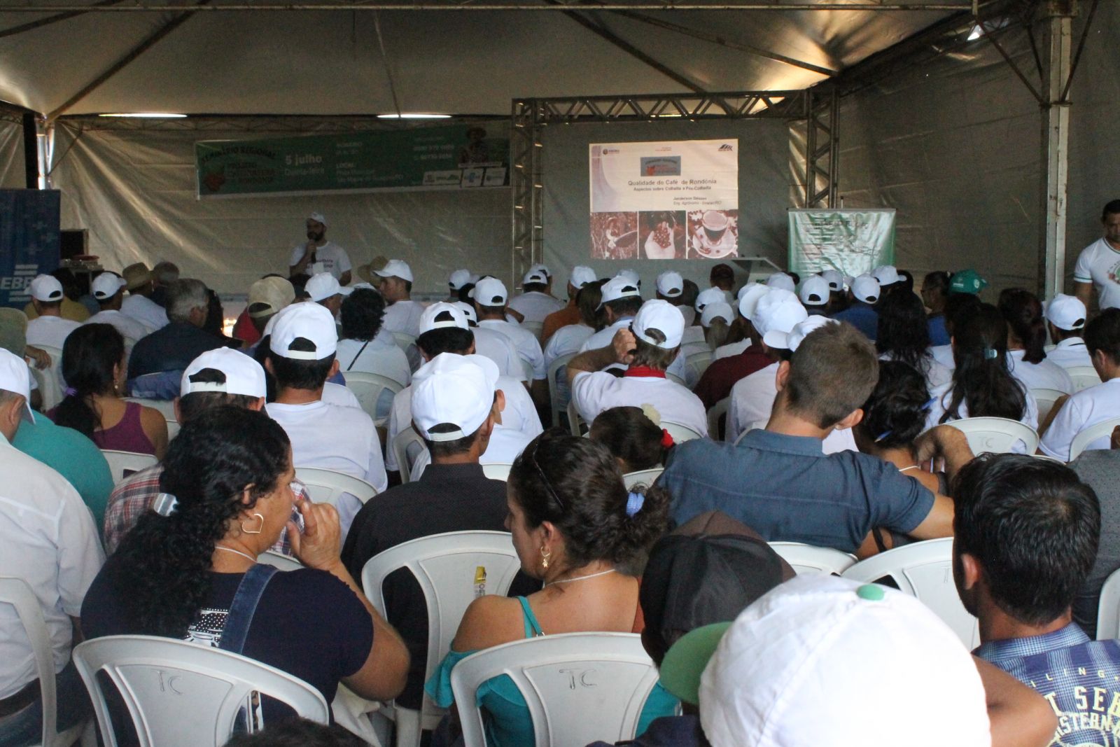 PRODUÇÃO DE CAFÉ RECEBE DESTAQUE NA FEIRA EMPRESARIAL DO VALE DO GUAPORÉ - News Rondônia