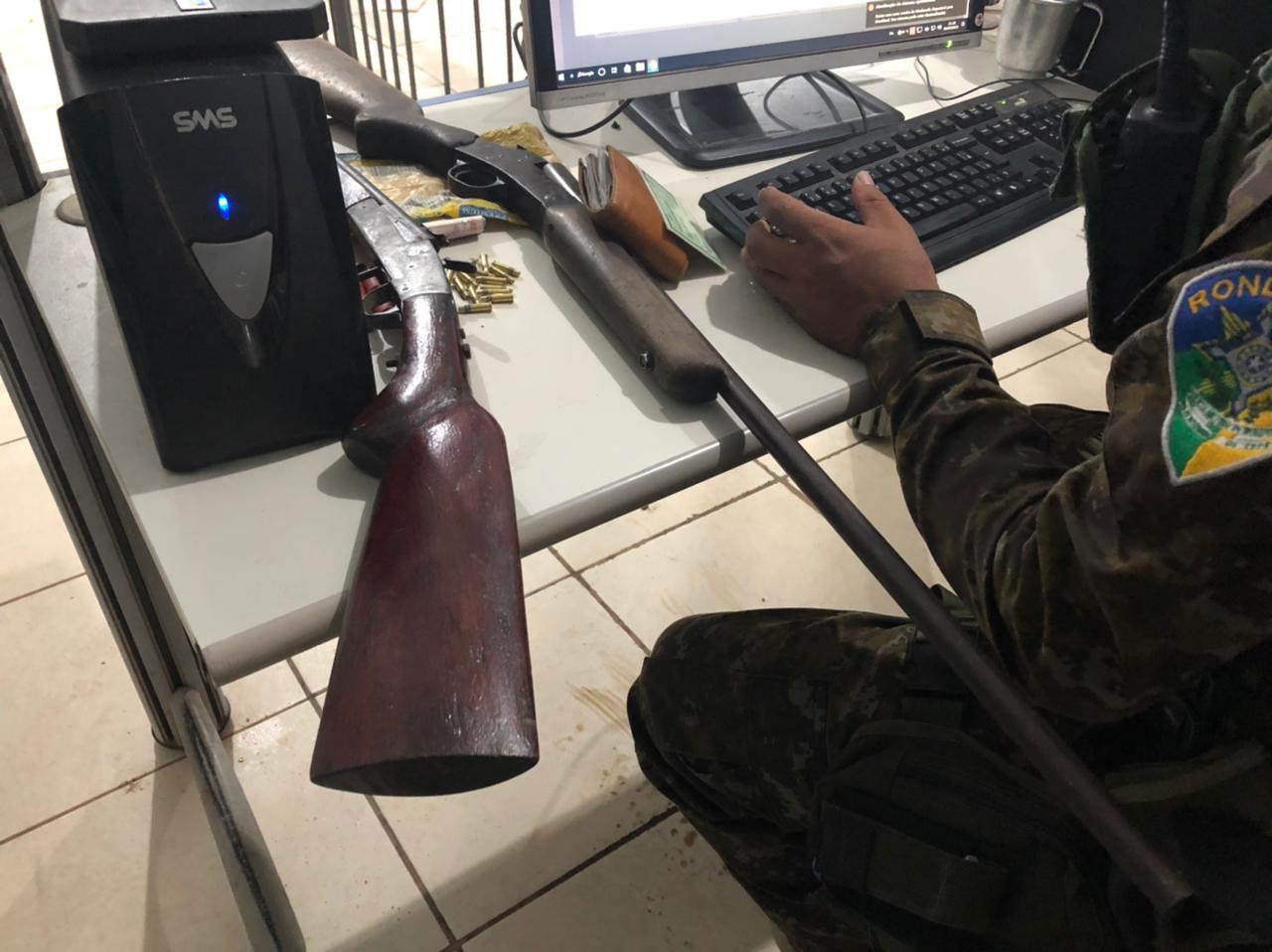 Polícia Ambiental prende jovem transportando duas armas no distrito de Triunfo - News Rondônia