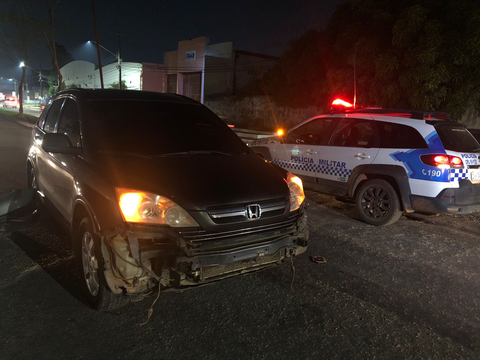 ACIDENTE - Casal é socorrido após colisão entre carro e moto - News Rondônia