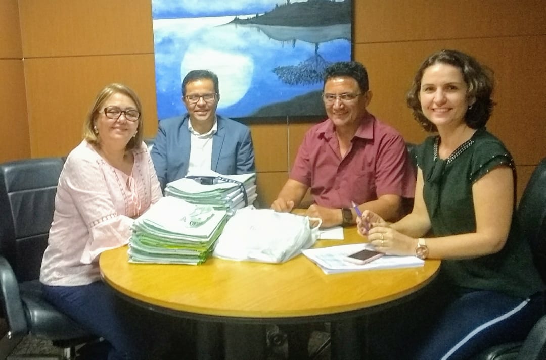 SECRETARIA DE EDUCAÇÃO DE CANDEIAS DO JAMARI RECEBE ÔNIBUS PARA TRANSPORTE ESCOLAR - News Rondônia