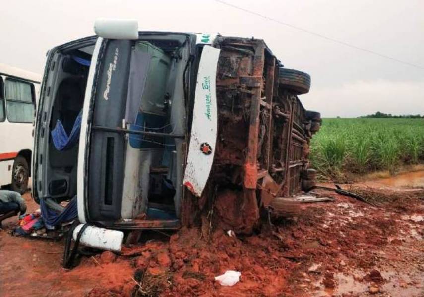 ACIDENTE: ÔNIBUS DA EUCATUR TOMBA COM 30 PASSAGEIROS A BORDO EM MATO GROSSO - News Rondônia