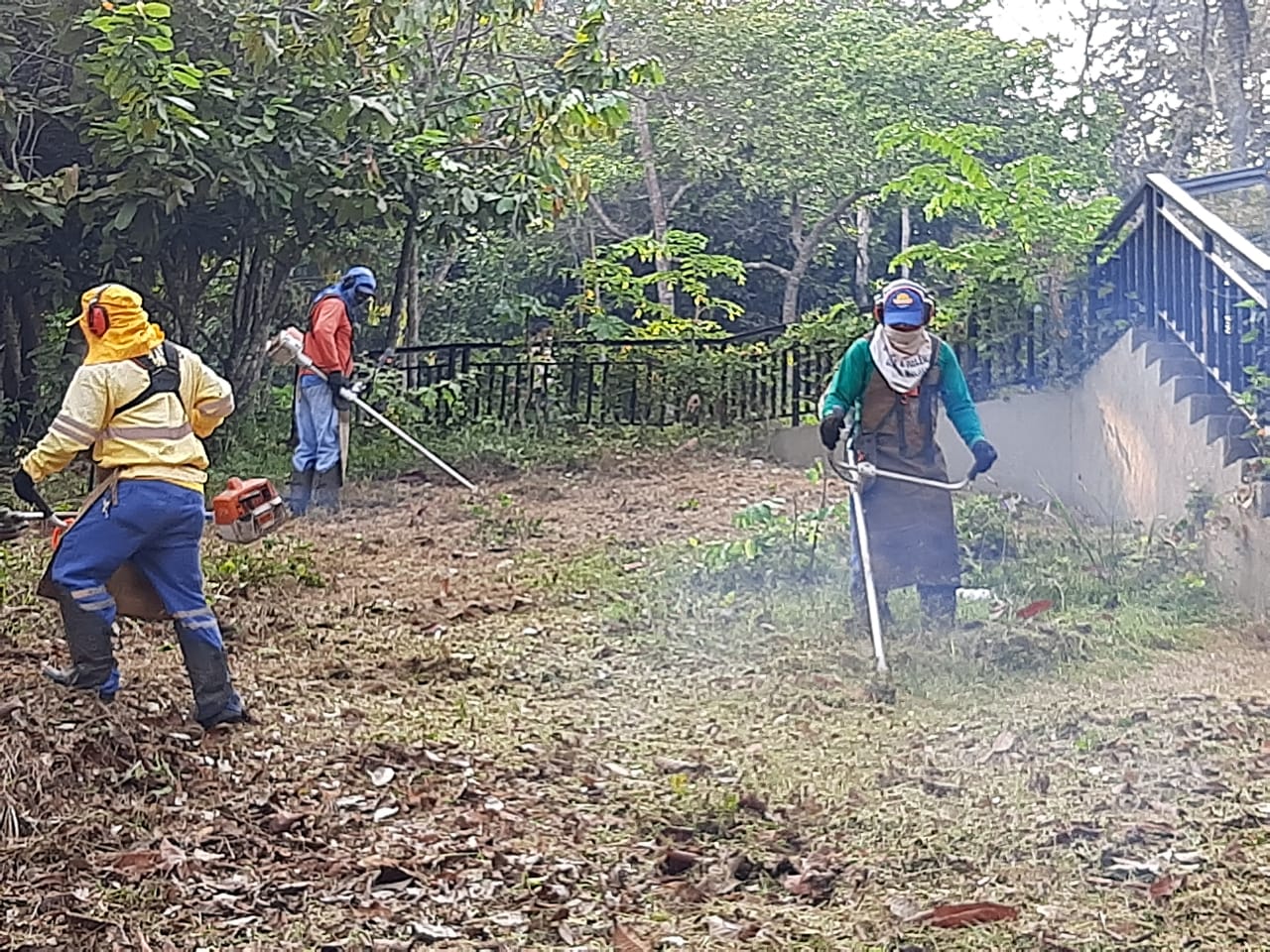 Prefeitura realiza limpeza no Cemitério da Candelária - News Rondônia
