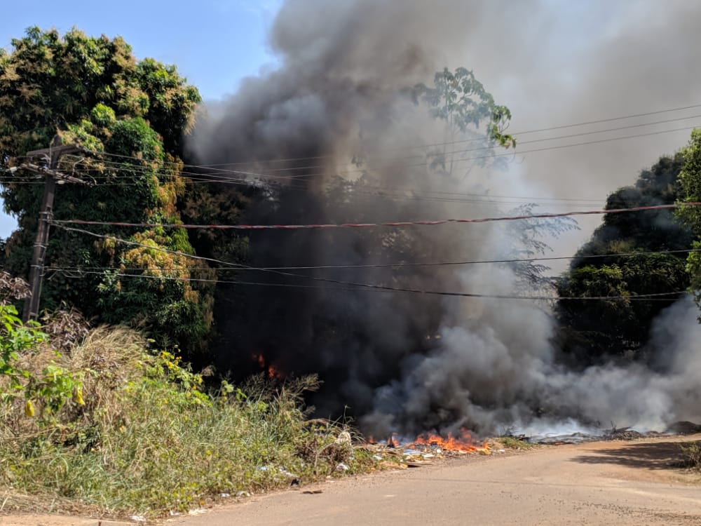 MAIS UM: Incêndio destrói vegetação no bairro Tucumanzal e assusta moradores - News Rondônia