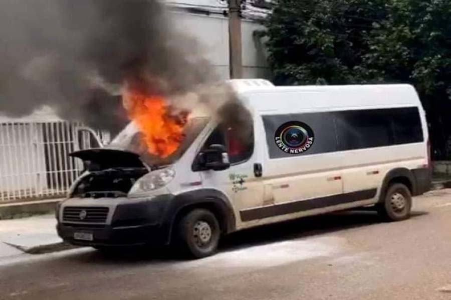 Após van da prefeitura de Vilhena pegar fogo em Porto Velho e empresa se negar a pagar prejuízo, caso será resolvido na justiça - News Rondônia