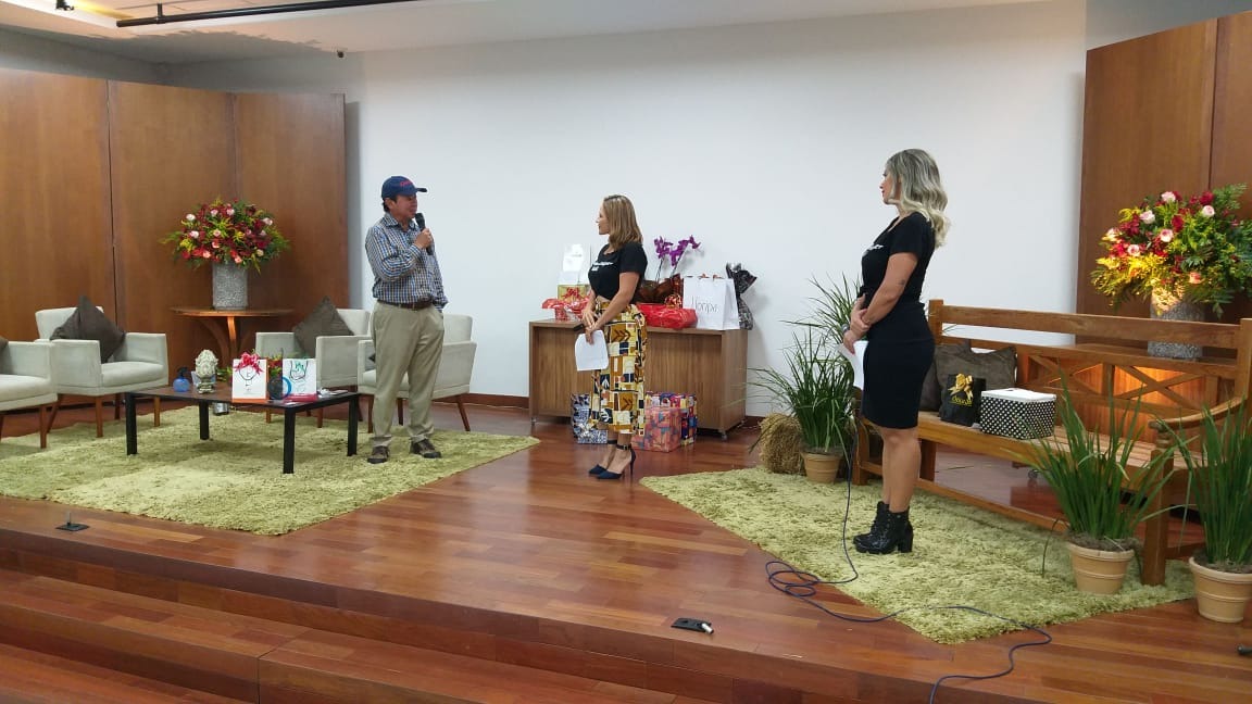 Live do Centro de Atendimento ao Idoso distribuiu prêmios e mobilizou alunos da terceira idade em evento animado - News Rondônia