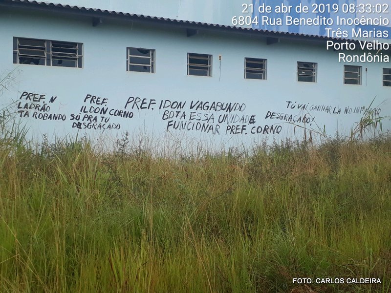 REVOLTA - UBS LAGOINHA AMANHECE PICHADA COM GRAVES OFENSAS AO PREFEITO - News Rondônia